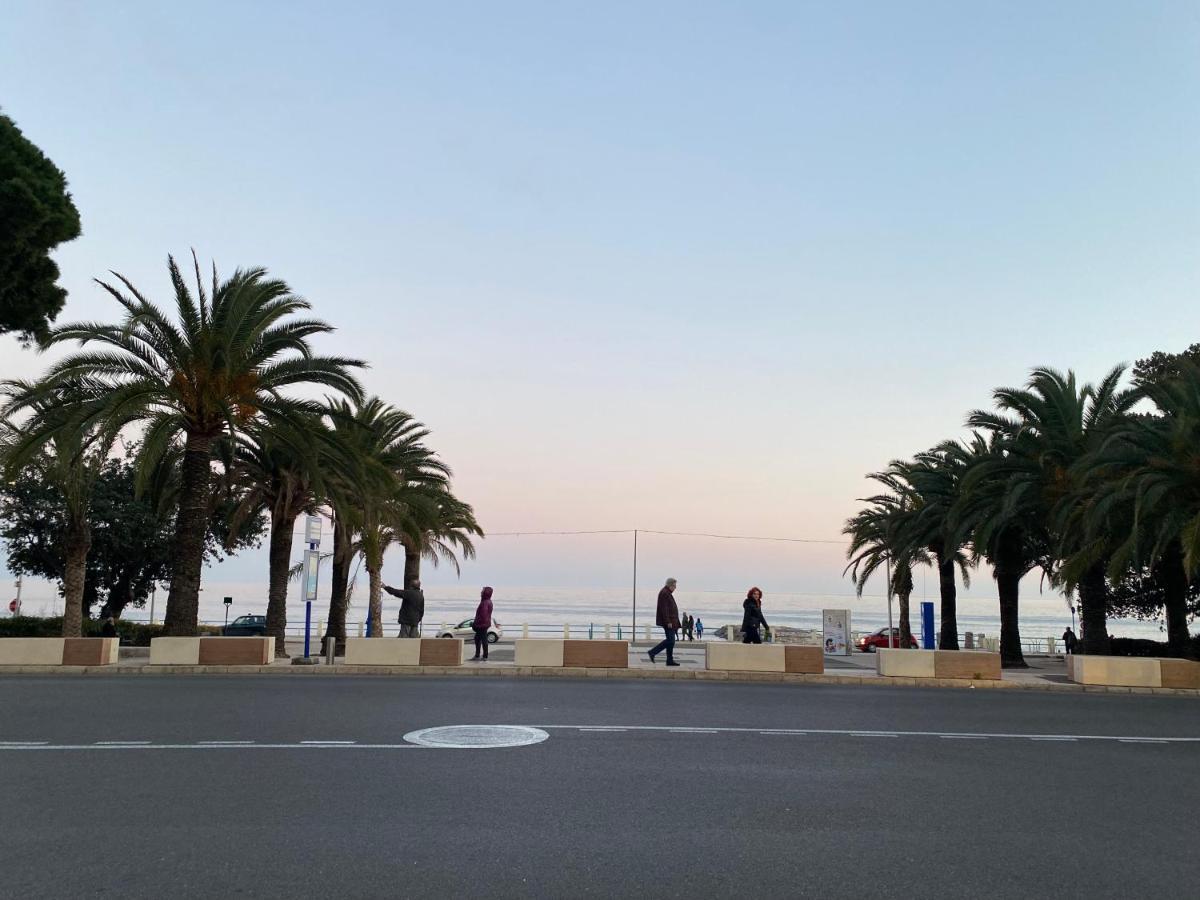 Beau 3 P. Parfaitement Situe Et Place De Parking A Disposition Menton Eksteriør billede